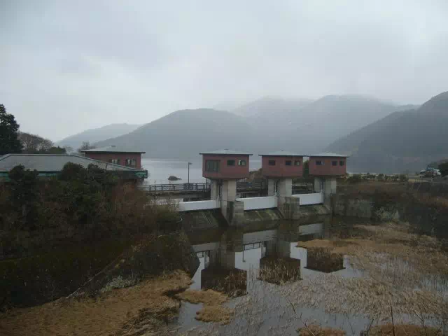 湖尻水門