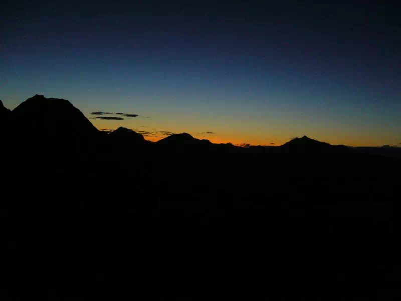 夜明けのシルエット 夜明けのシルエット