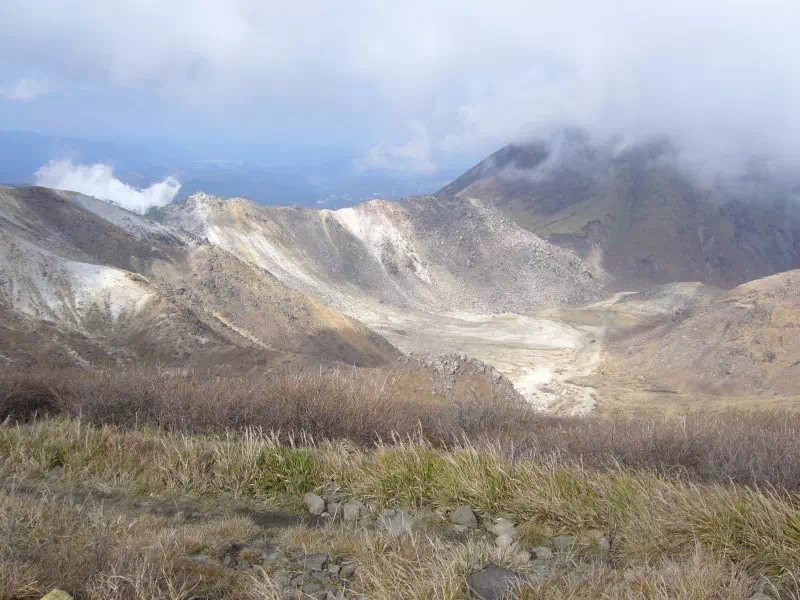 硫黄山の噴気 硫黄山の噴気