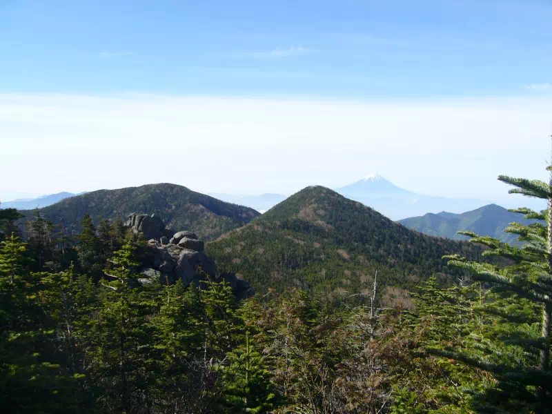 三宝山からの甲武信ケ岳 三宝山からの甲武信ケ岳
