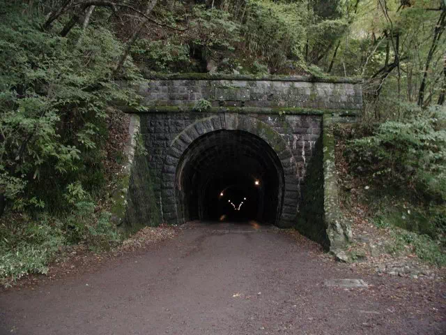 トンネル