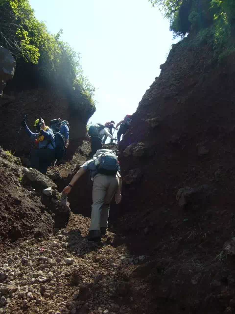 えぐれたザレ道