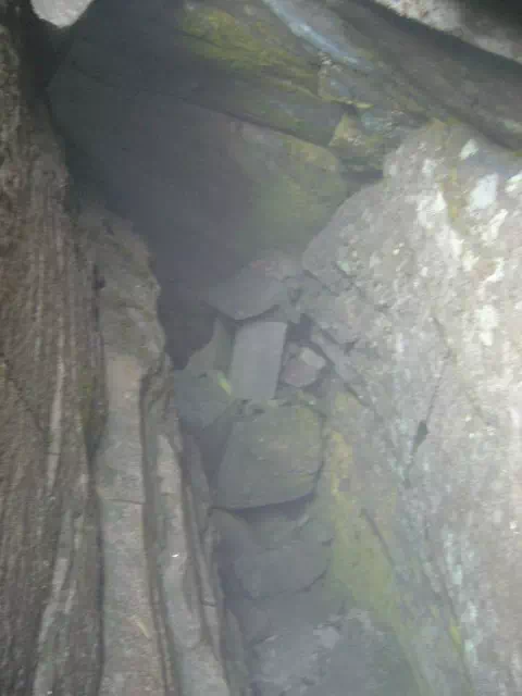 岩の隙間 岩の隙間