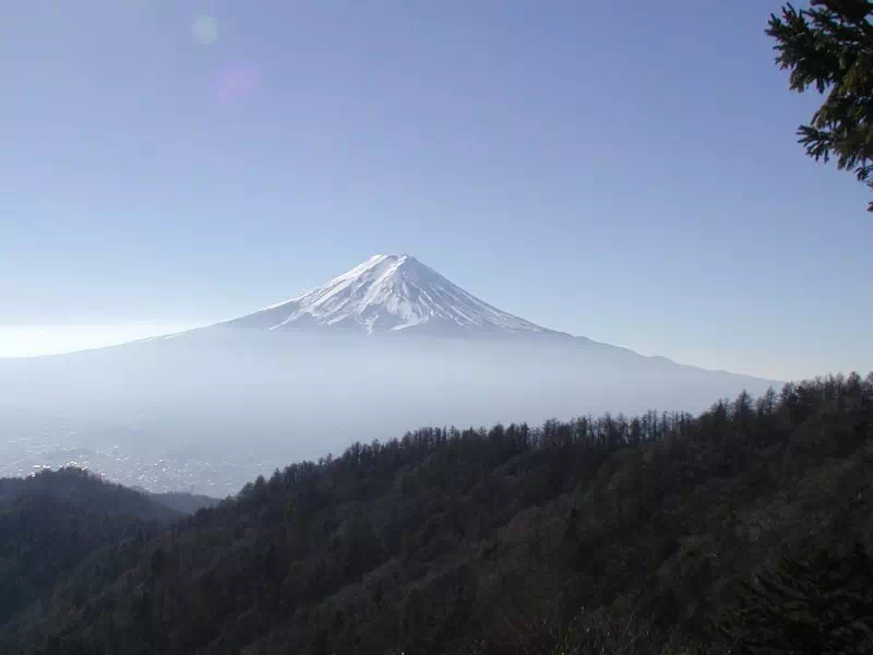 三つ峠山荘前からの富士山