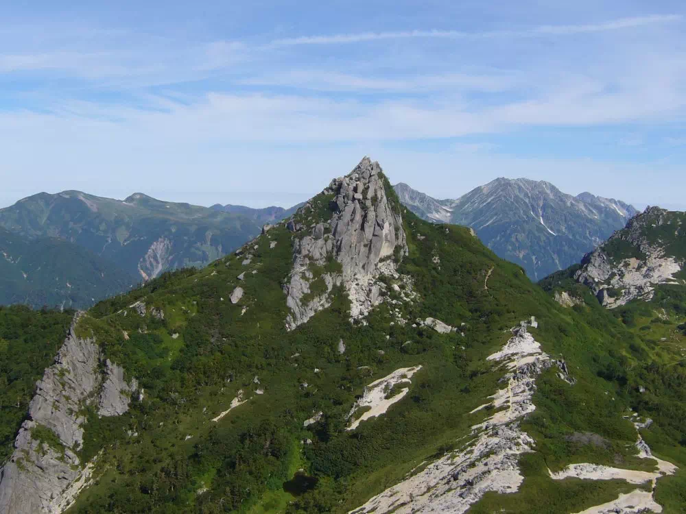 烏帽子小屋近くからの烏帽子岳 烏帽子小屋近くからの烏帽子岳