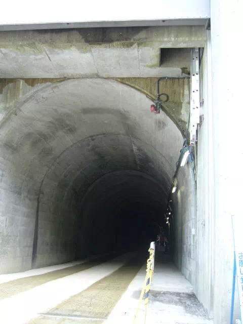 トンネル入口 トンネル入口