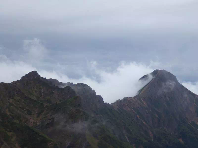 硫黄岳から赤岳を見る 硫黄岳から赤岳を見る