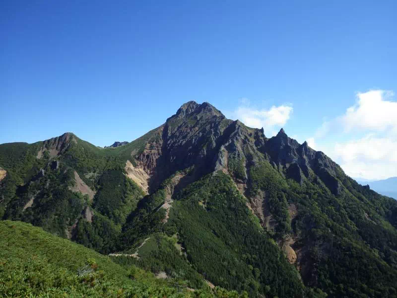 ツルネから赤岳を見る ツルネから権現岳を見る