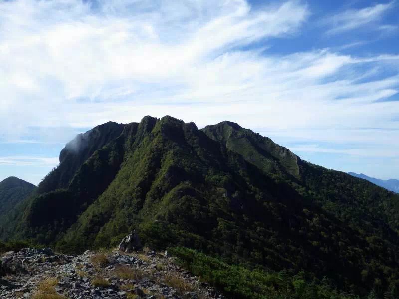 ツルネから権現岳を見る ツルネから権現岳を見る