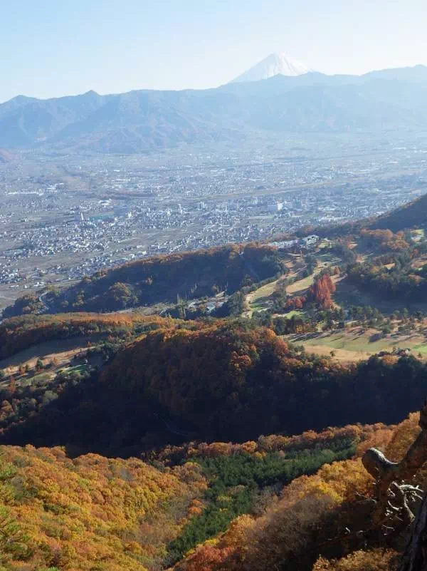 鎖場から富士山を見る 鎖場から富士山を見る
