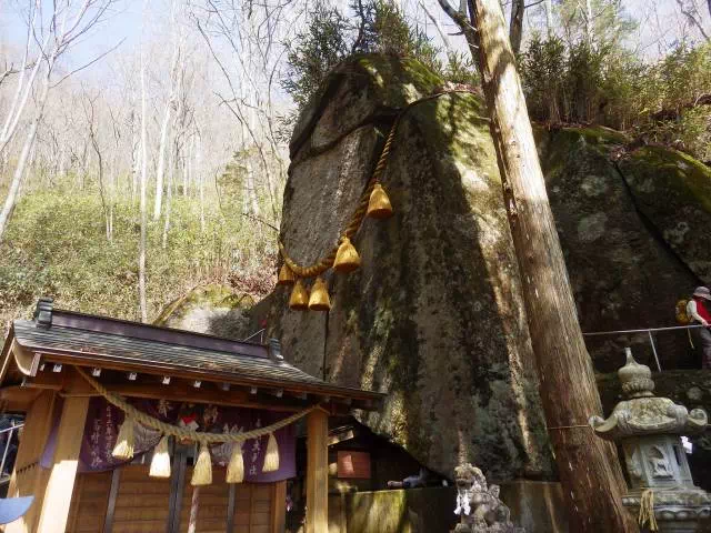 石割神社