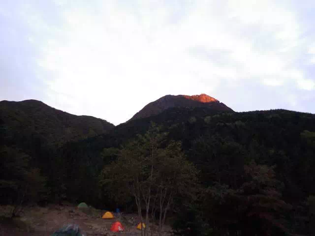 朝日の阿弥陀岳