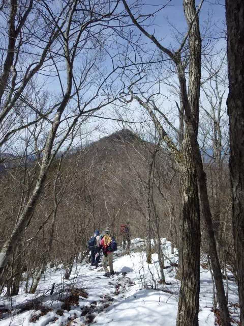 釈迦ケ岳を見て進む