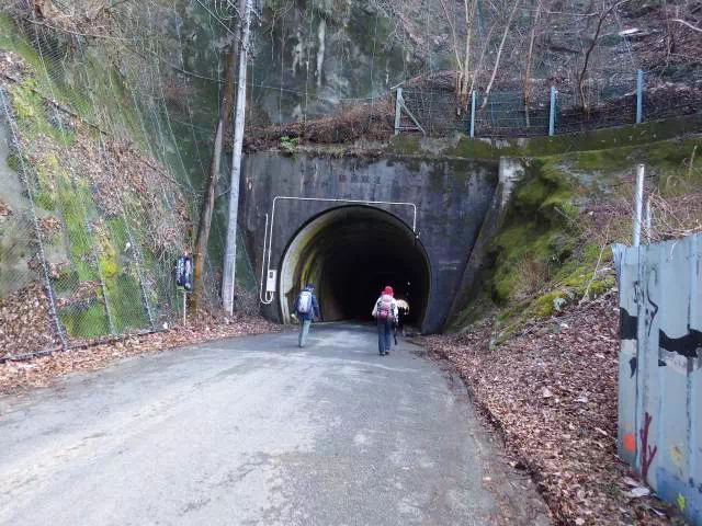 トンネル トンネル