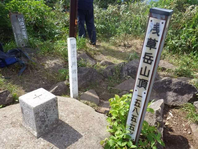 浅草岳山頂