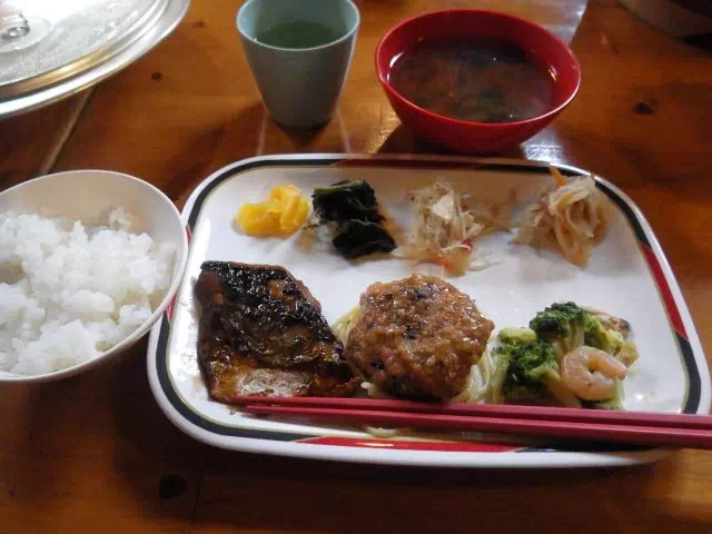 蝶ガ岳ヒュッテ夕食 蝶ガ岳ヒュッテ夕食