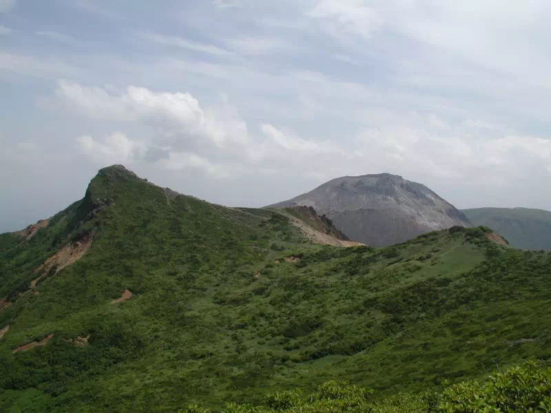 熊見曽根からの朝日岳、茶臼岳