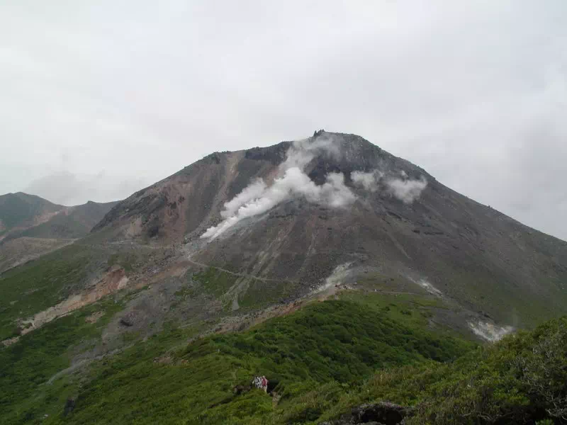 日の出平付近からの茶臼岳