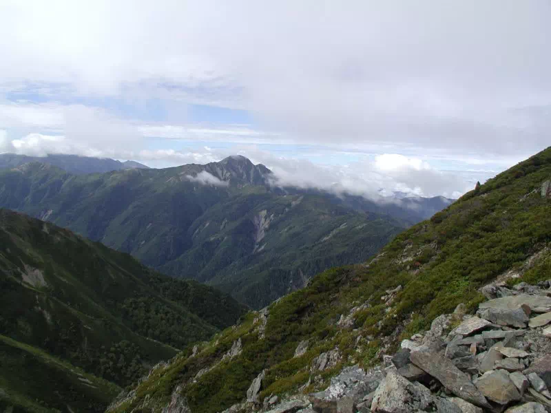 農鳥岳近くからの塩見岳 農鳥岳近くからの塩見岳