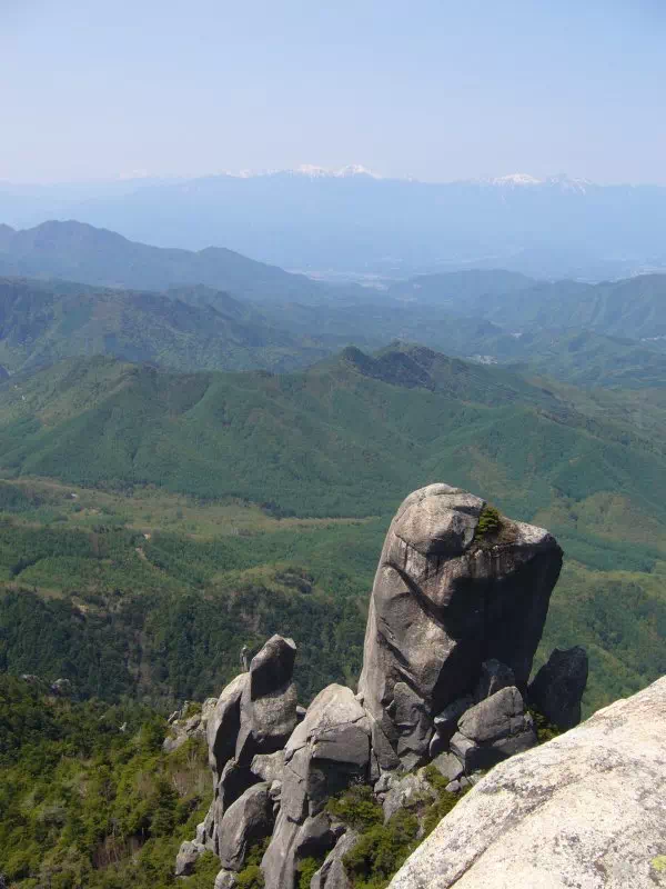 岩峰とアルプス 岩峰とアルプス