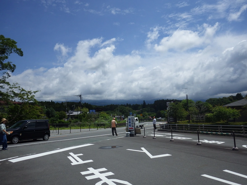 白糸の滝駐車場から富士山方向